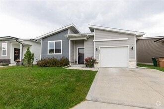 Building Photo - 1421 NE Little Beaver Dr
