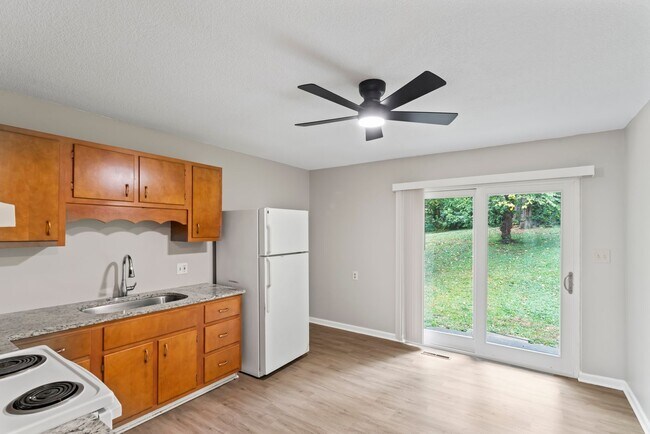 Foto del edificio - Modern Comfort in Independence, MO – 3-Bedroom Duplex! $1295.00