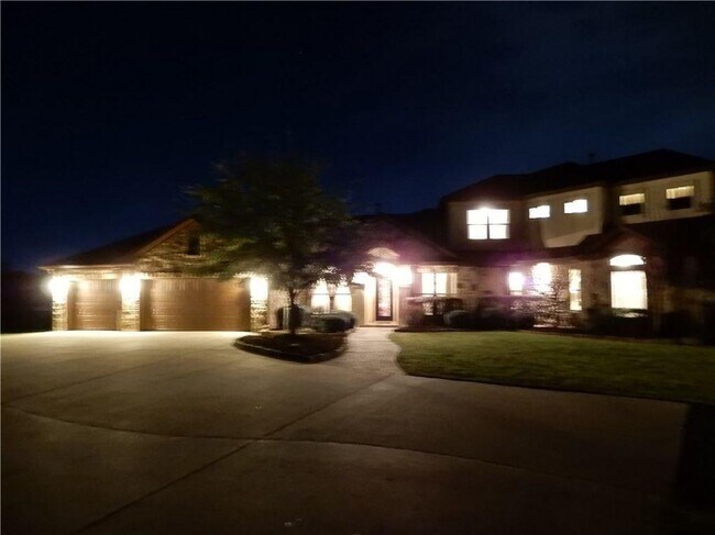 Building Photo - 1016 La Cantera