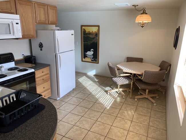 Building Photo - 1227 Parkhill Dr