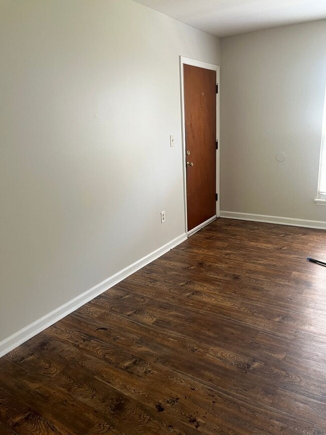 Building Photo - 2 Bed, 1 Bath Condo