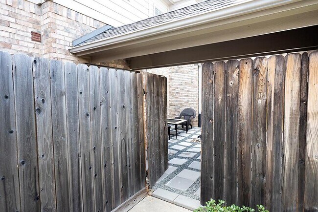 Foto del edificio - 2706 Windy Thicket Ln
