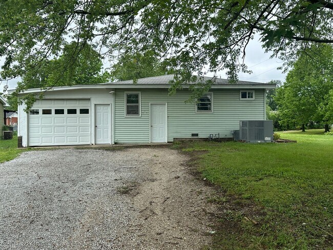 Foto del edificio - 3 BEDROOM 1 BATH IN JOPLIN-$1200 RENT-$1200 DEPOSIT