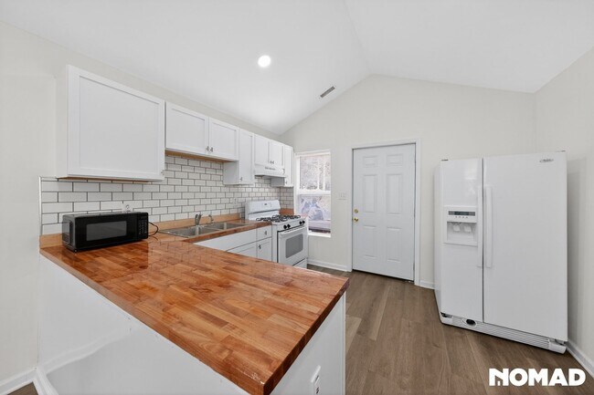Foto del edificio - 4546 Marquette Rd