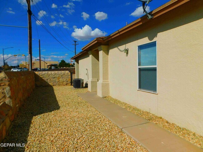 Foto del edificio - 11951 Diana Candia Ln