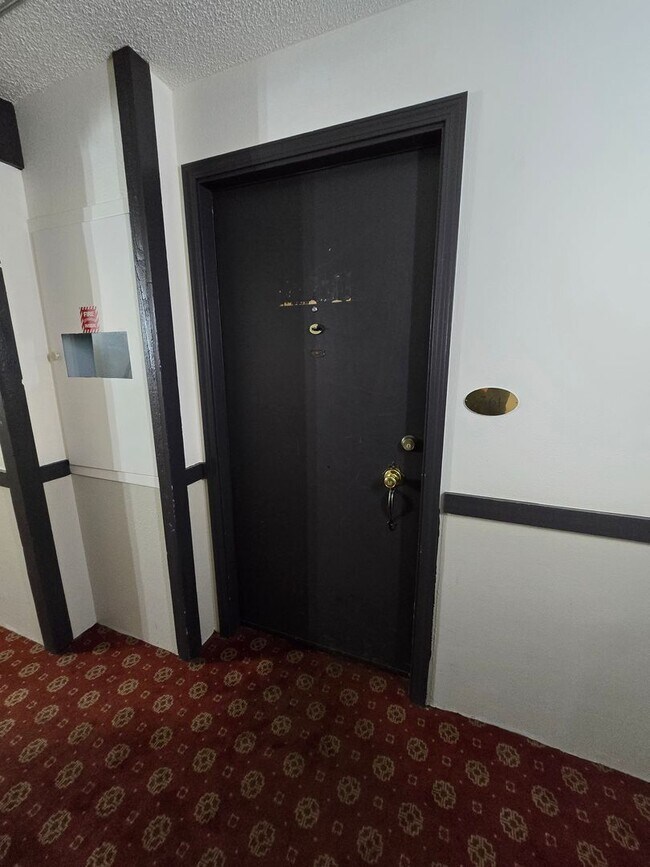 Foto del edificio - Spanish Towers 2 Bedroom Unit In Secured B...