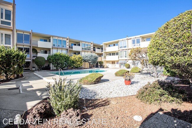 Building Photo - 3 br, 2 bath House - 1825 SHORELINE DR 208