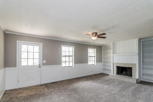 Building Photo - 3762 Cambridge Dr SW