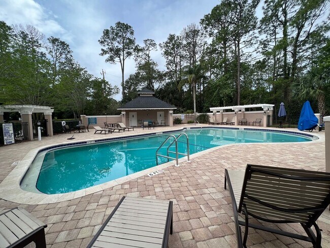Foto del edificio - 4 Bed 3 Bath Home. Over 2,400 sqft Near Jacksonville Beach. Amenities, Bonus Room, Guarded Gate. ...