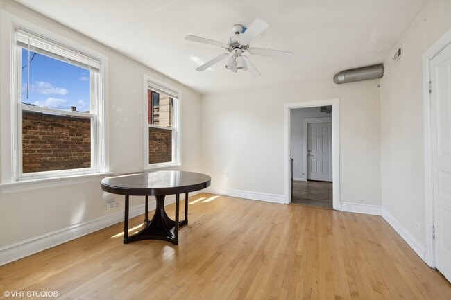 Foto del edificio - 2418 N Western Ave