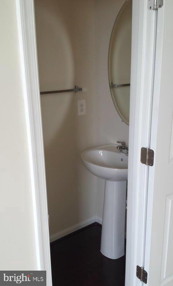 Foto del edificio - 7704 Lakecrest Dr