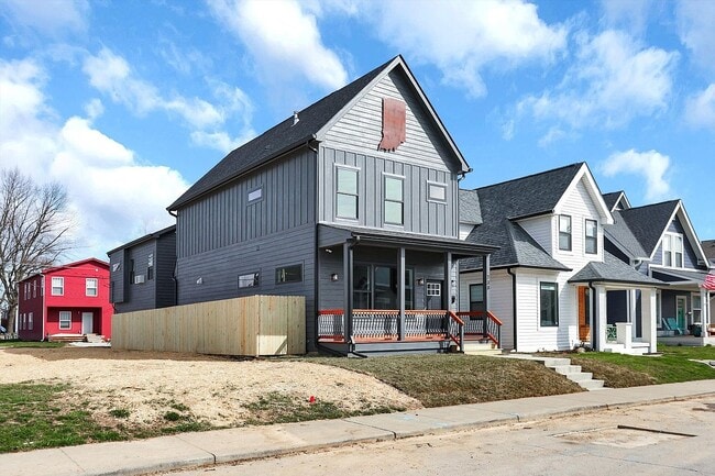 Building Photo - 738 Terrace Ave