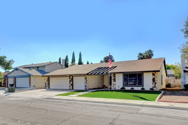 Foto del edificio - Fully Furnished, One Story, Near Strip, All Utilities Included with Flexible Lease Terms