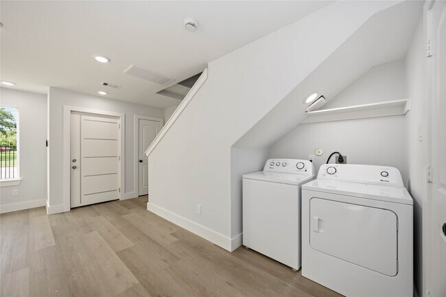 Foto del edificio - 7611 Lawn St