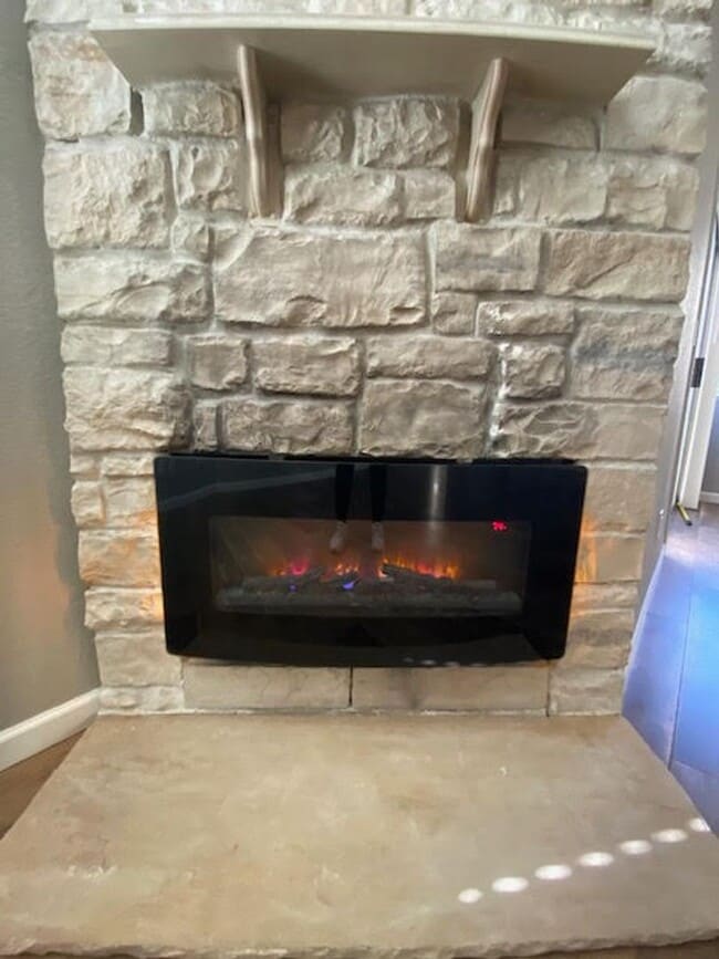 Building Photo - 2 bedroom 2 bath condo located in Colorado Bay! All appliances included! Gated community features...