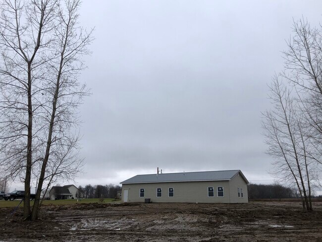 Building Photo - 4755 Holloway Rd