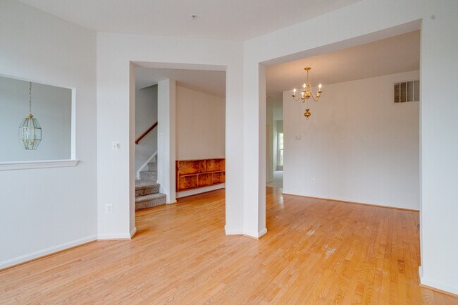 Foto del edificio - 103 Buttonwood Ct