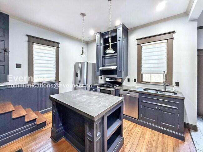 Building Photo - 1801 11th Pl S