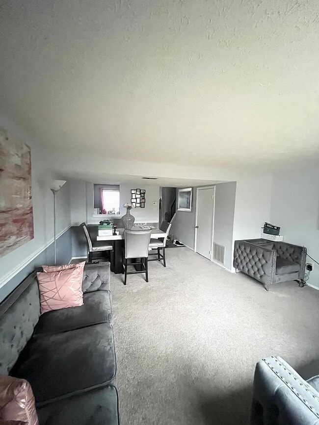 Foto del edificio - 6435 Lacrosse Ln NE