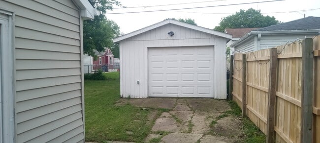 Building Photo - 4521 Victory Ave