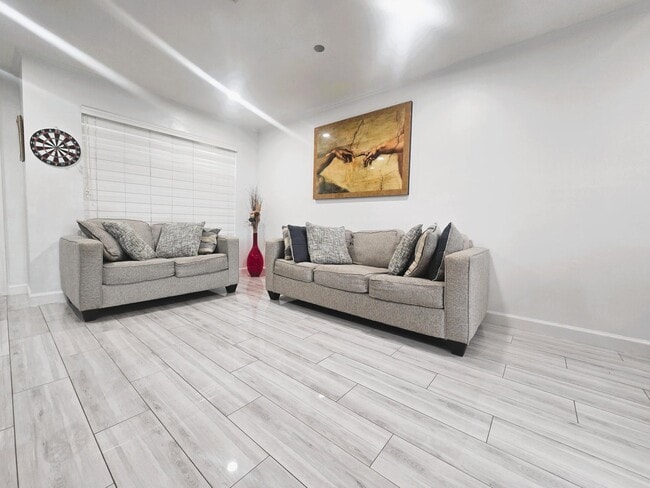 Building Photo - 5885 Northpointe Ln