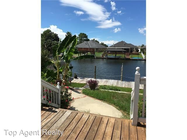 Building Photo - 520 Marina Dr