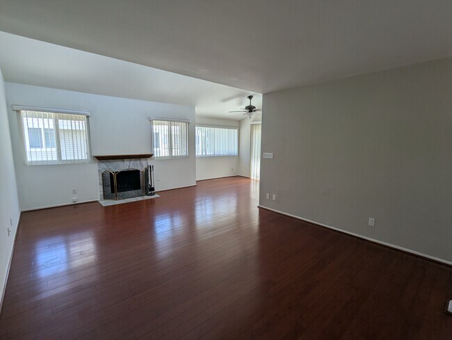 Foto del edificio - 22133 Burbank Blvd