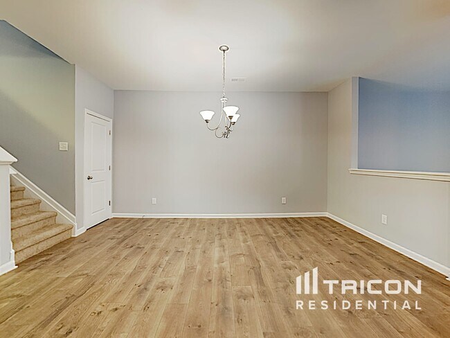 Foto del edificio - 3323 Lowland Dr