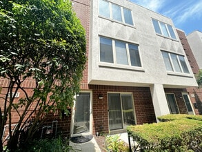 Building Photo - 2931 N Natoma Ave