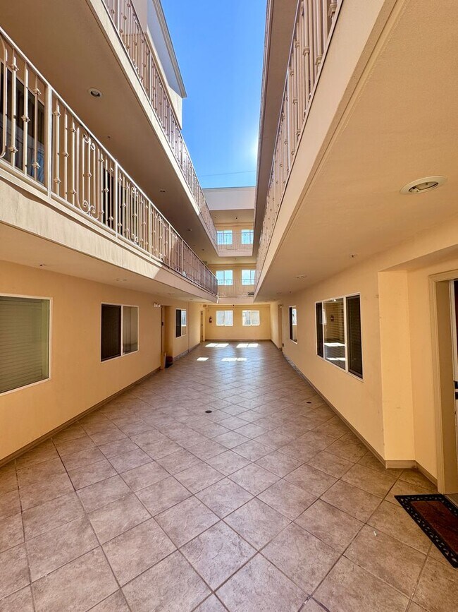 Foto del edificio - 13525 Vanowen St