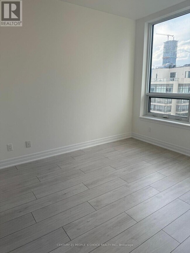 Photo du bâtiment - 30 Elm Dr W