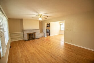 Building Photo - AVAILABLE MID JULY - COZY AND CHARMING 3BR HOME CLOSE TO CAMPUS