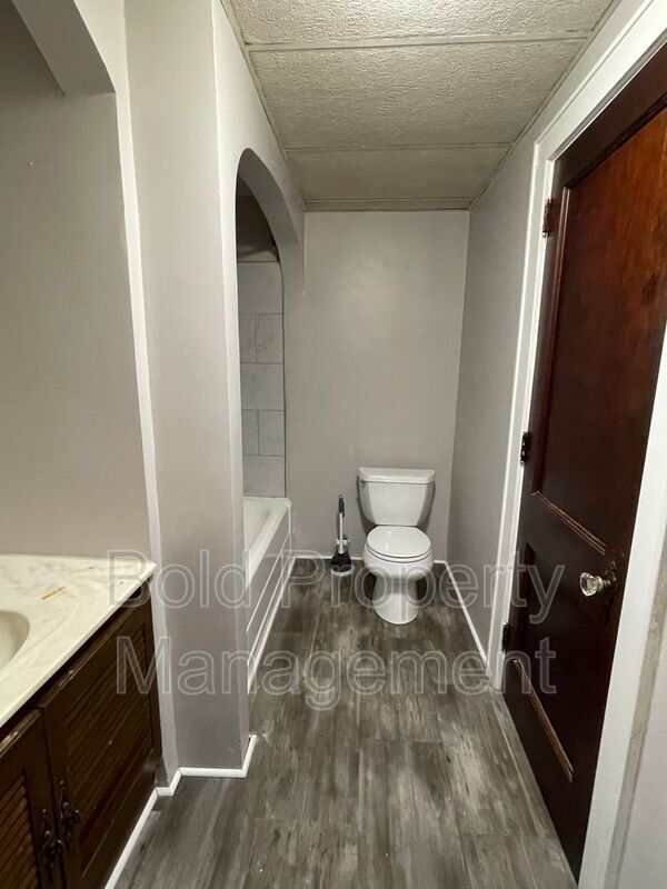 Building Photo - 502 Mount Laurel Rd