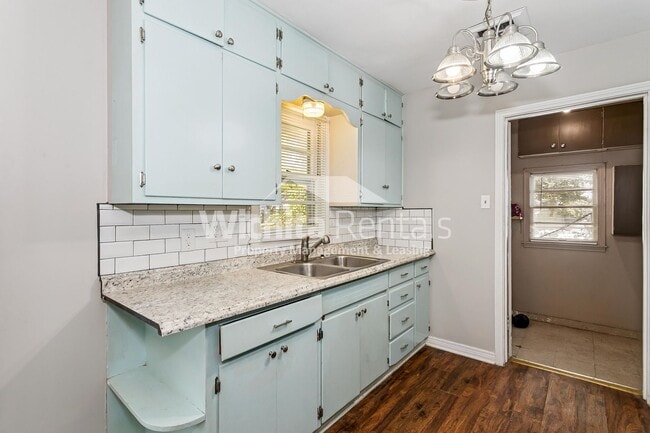 Building Photo - Move-In ready 2 bed/ 1 bath + 1 car garage