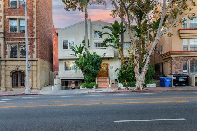 Foto del edificio - 607 N Rossmore Ave
