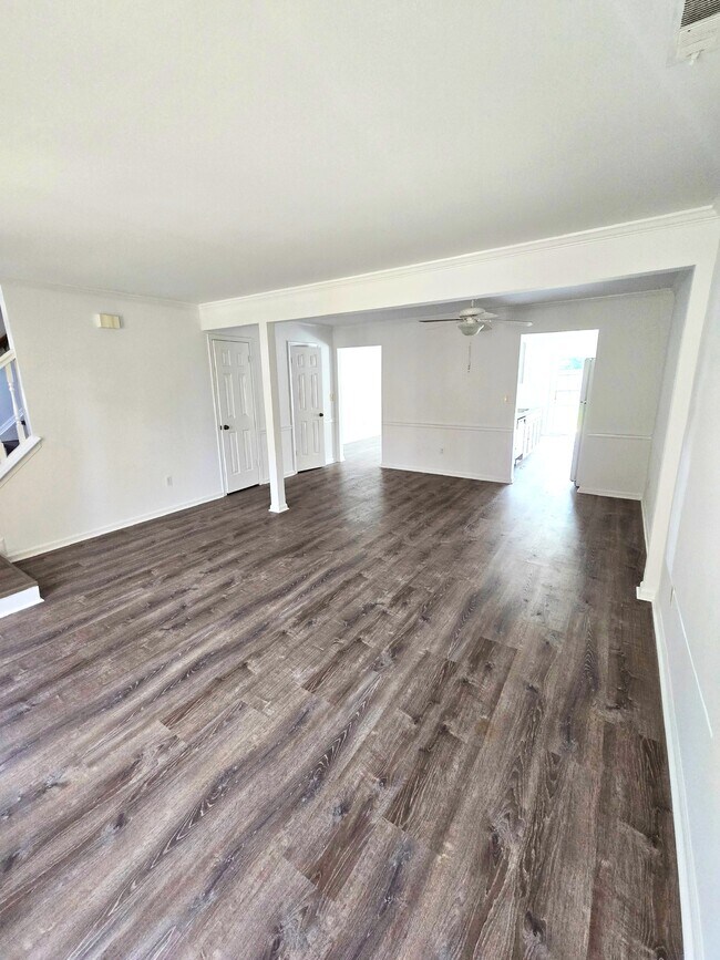 Building Photo - 691 Biltmore Dr