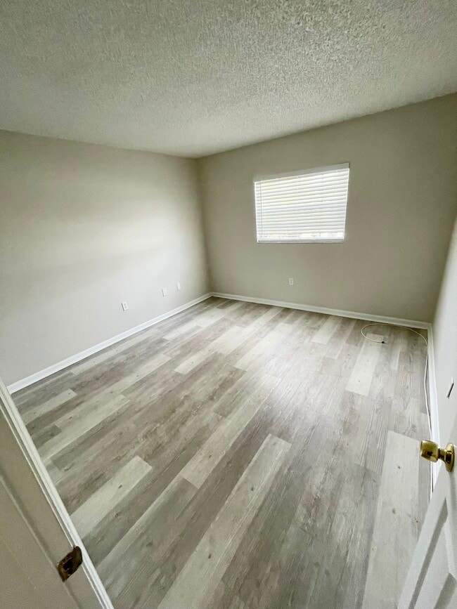 Building Photo - 10540 77th Ter