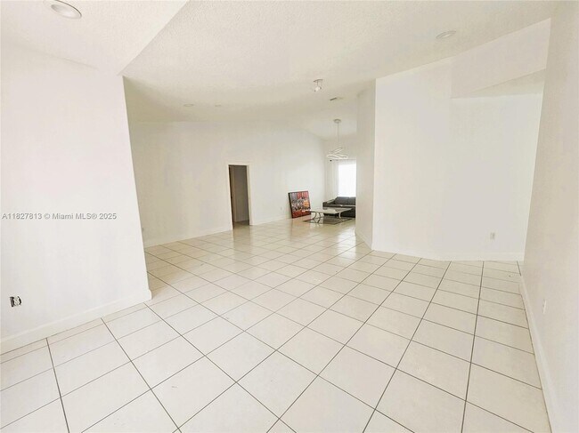 Foto del edificio - 14256 SW 14th St