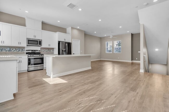 Building Photo - 945 E Mason Ln