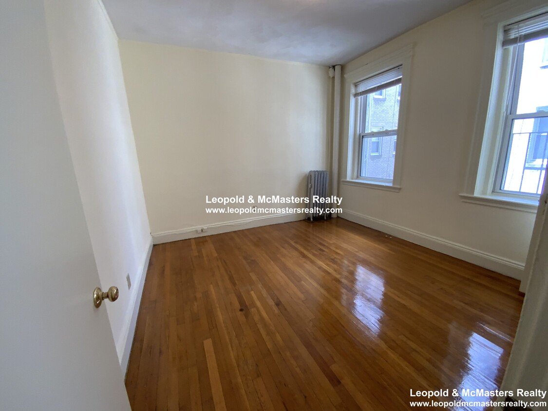 Primary Photo - 67 Park Dr