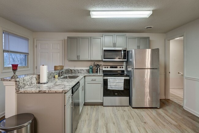 Building Photo - 1312 N Barton St