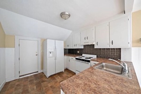 Building Photo - 8 Elm Terrace