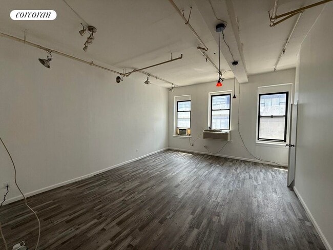 Building Photo - 125 Green St