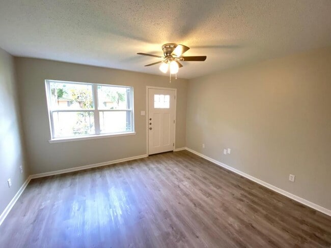 Building Photo - 601 N Marshall St. Henderson, TX