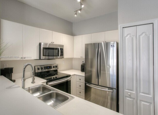 Foto del edificio - 7100 NW 177th St