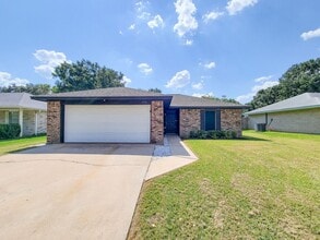 Building Photo - 4916 Sandalwood Ave