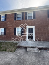 Building Photo - 1645 Foxhaven Dr