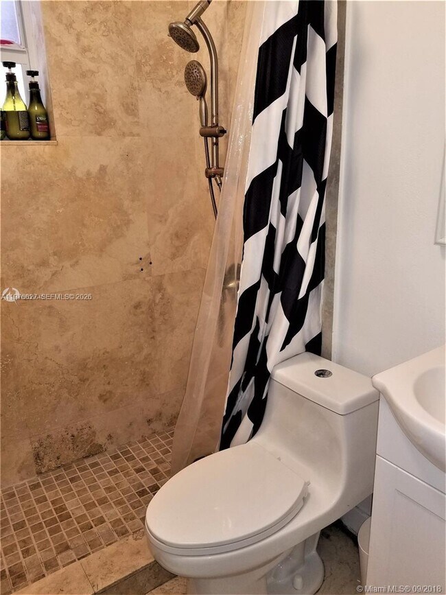 Building Photo - 6744 SW 21st St