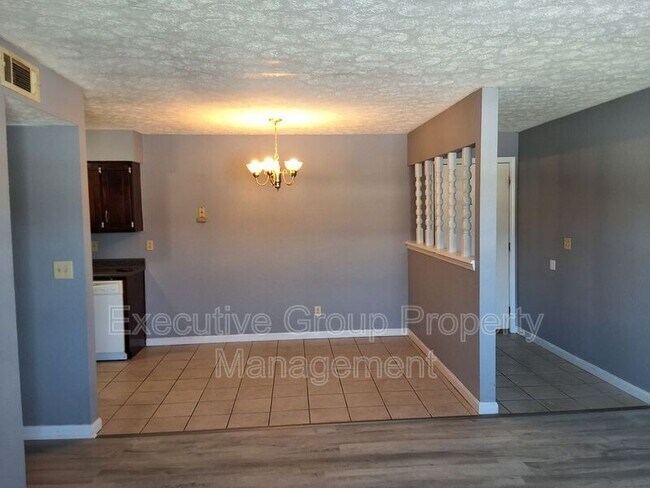 Foto del edificio - 365-12 ELMWOOD DRIVE