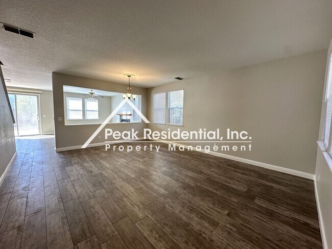 Foto del edificio - Newer 5bd/3ba Rocklin home with Lots of Ex...